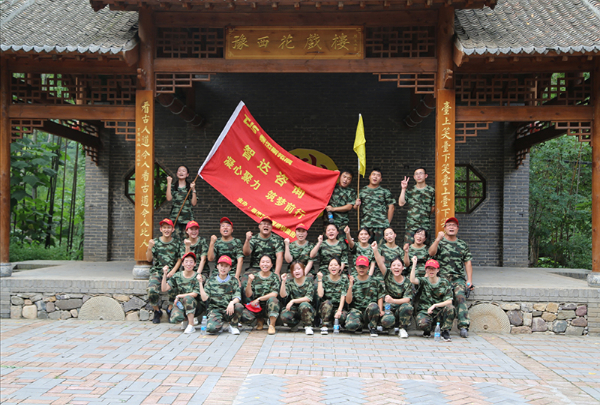 戲樓合影(yǐng)1.jpg 戲樓合影(yǐng)1.jpg