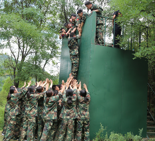 畢業牆.jpg 畢業牆.jpg